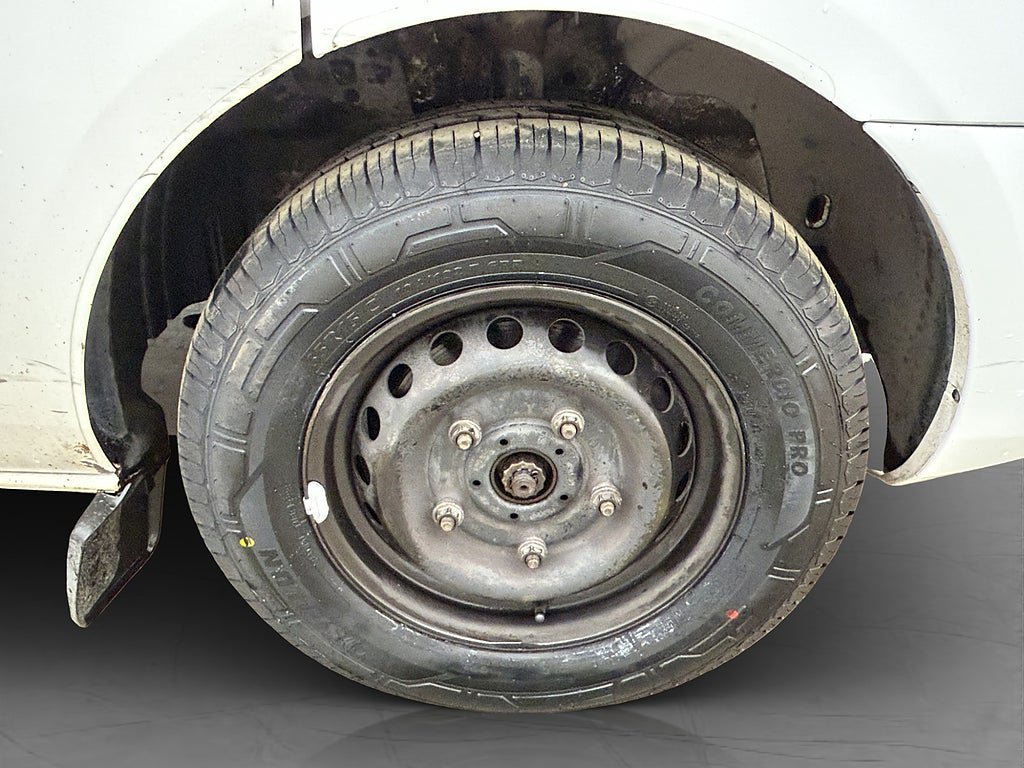 Vehicle Image 32