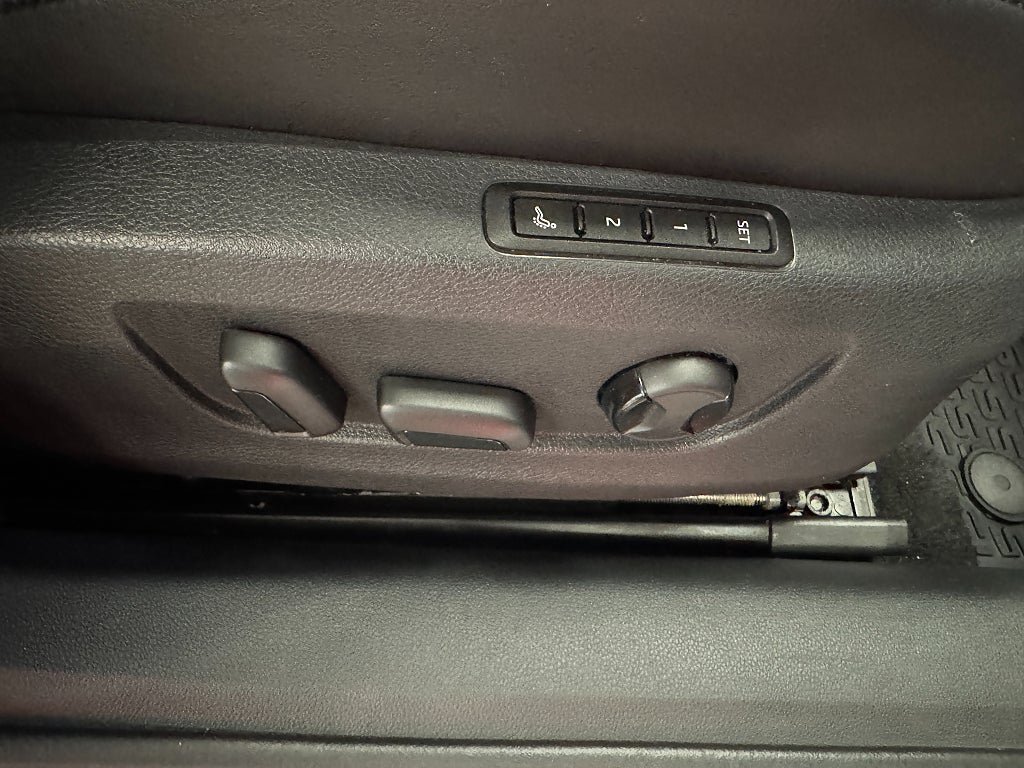 Vehicle Image 24