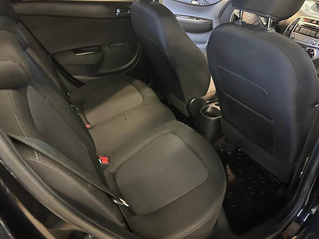 Vehicle Image 16
