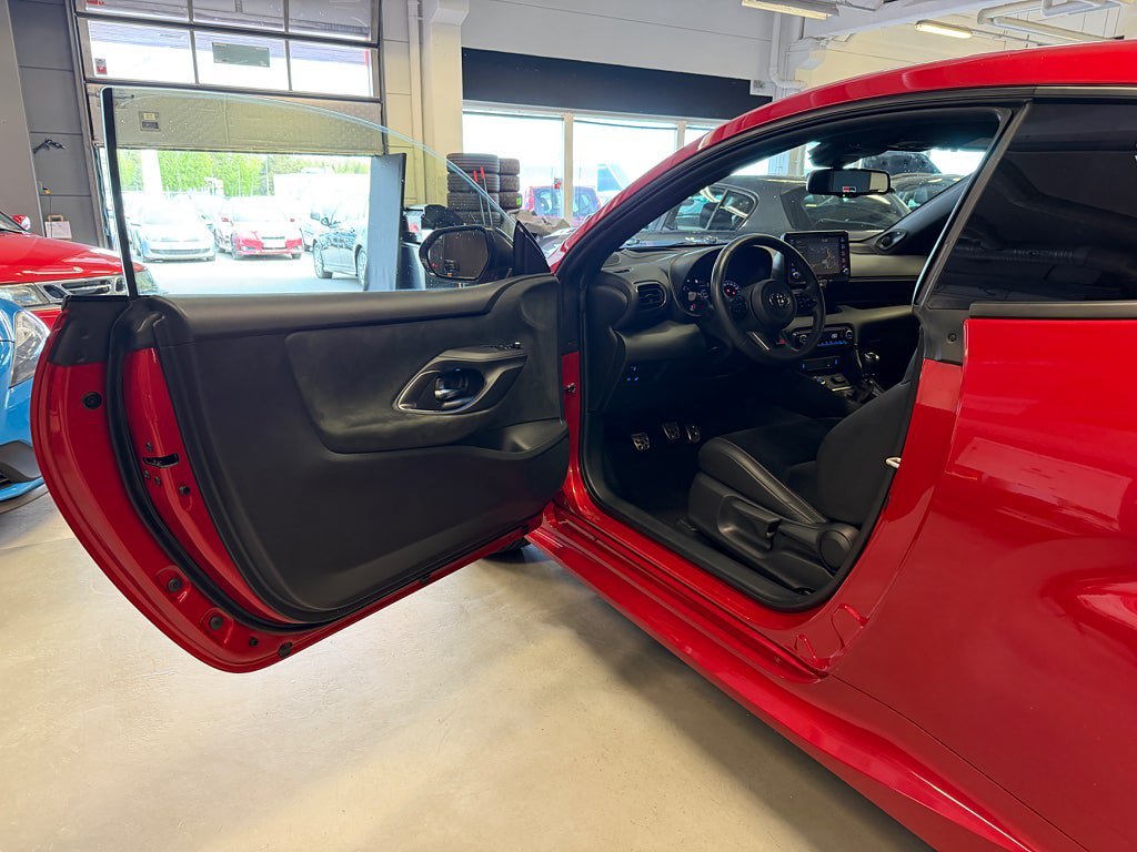 Vehicle Image 8