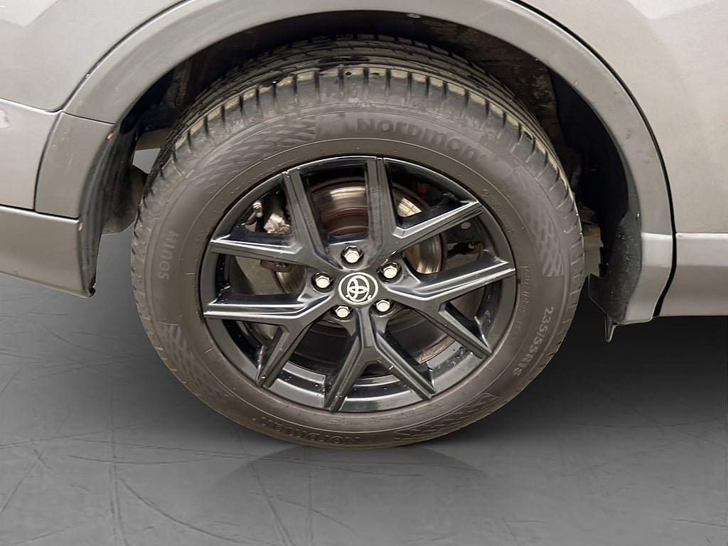 Vehicle Image 12