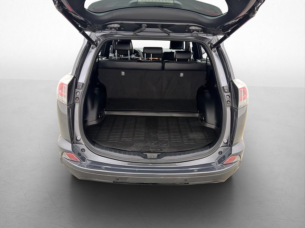 Vehicle Image 16