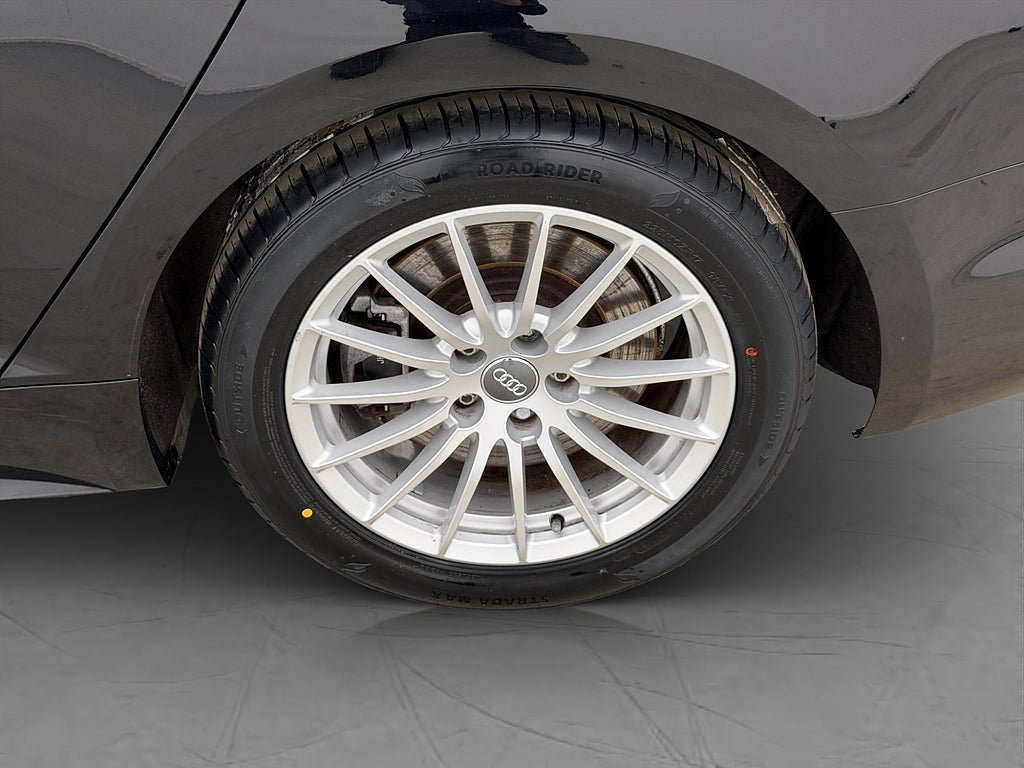 Vehicle Image 11