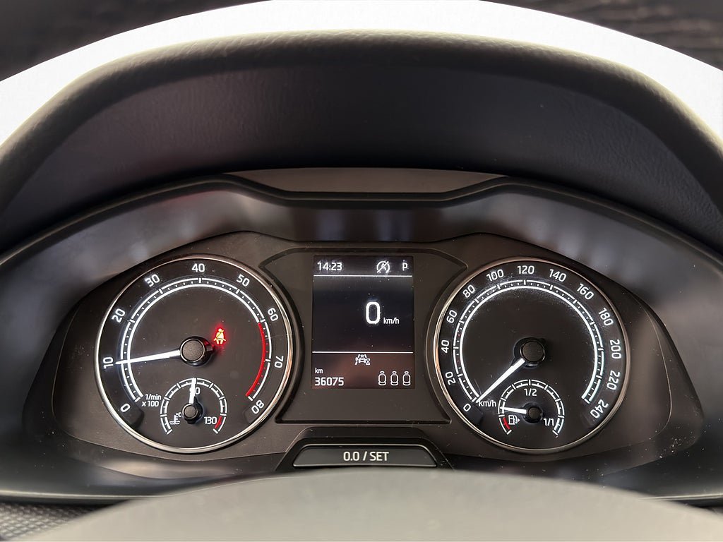 Vehicle Image 23