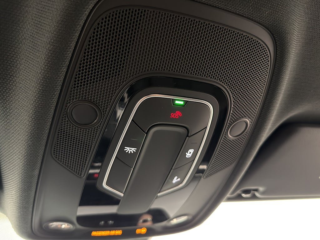 Vehicle Image 32