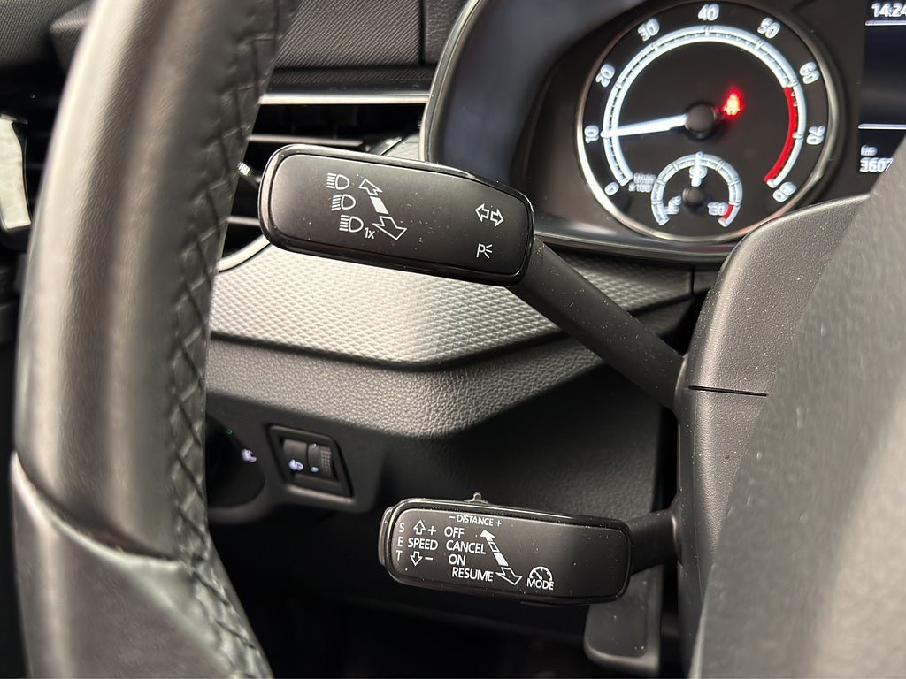 Vehicle Image 32