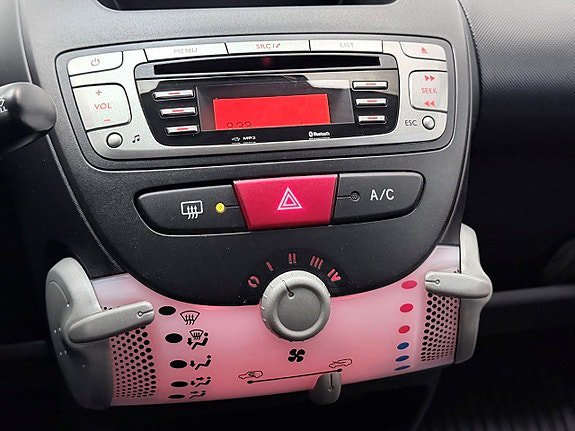 Vehicle Image 16