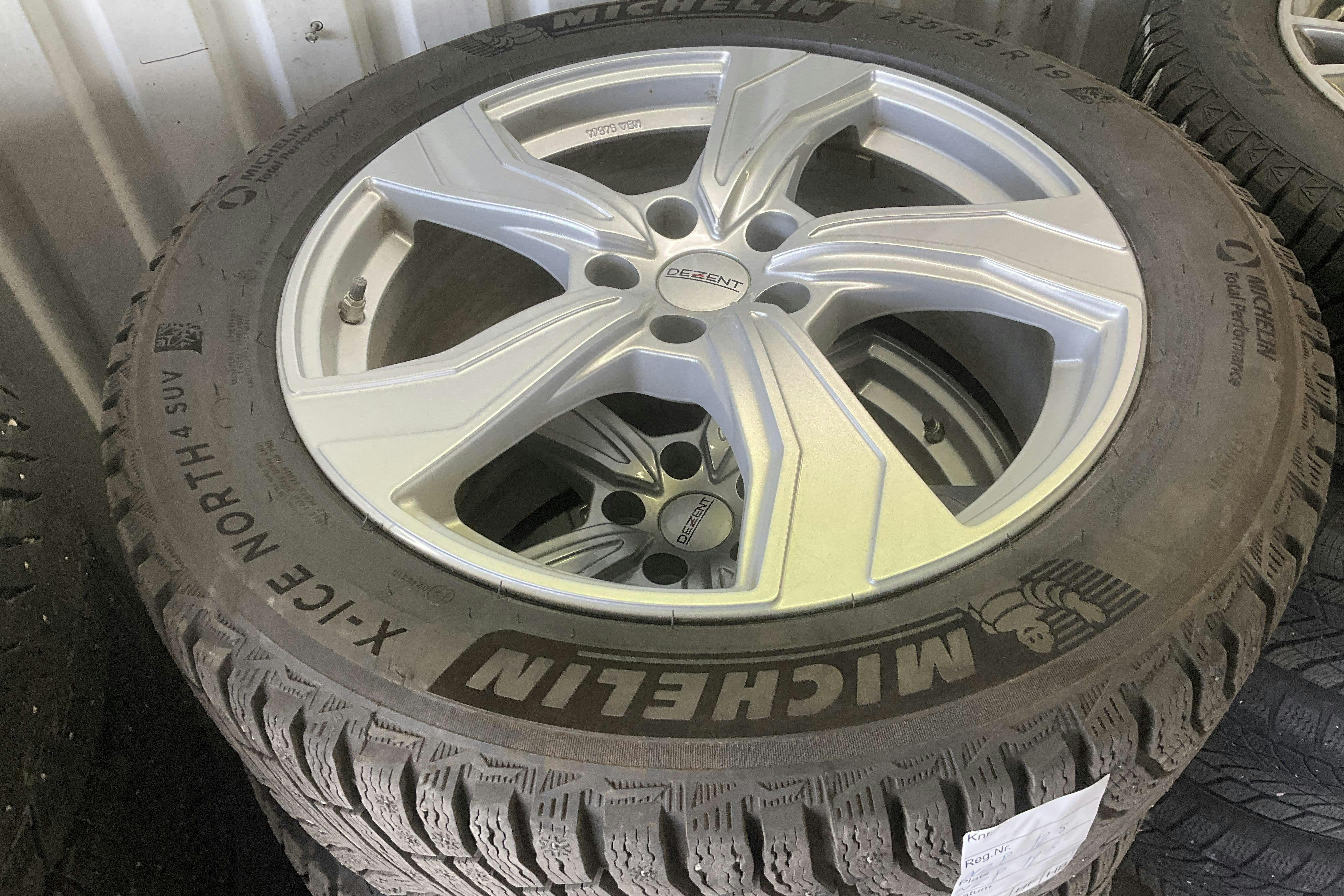 Vehicle Image 16