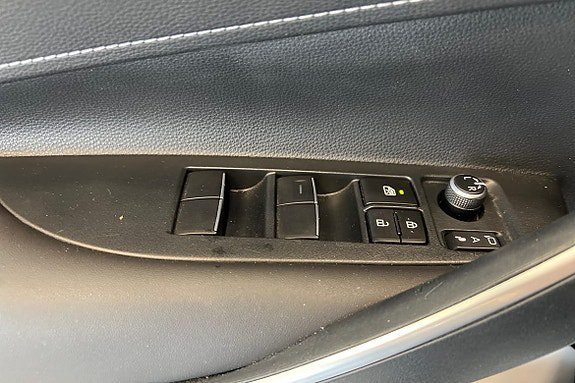 Vehicle Image 24