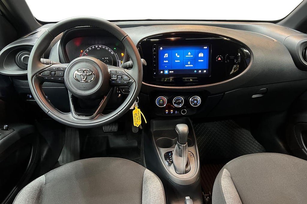 Vehicle Image 11