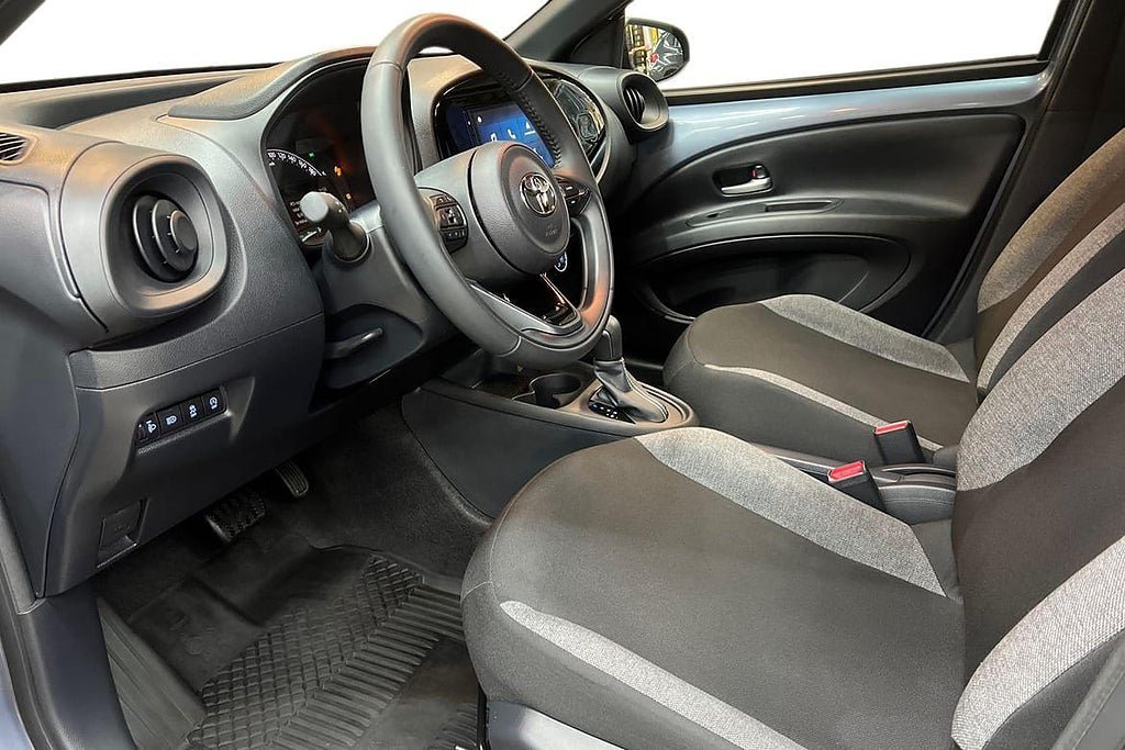 Vehicle Image 15