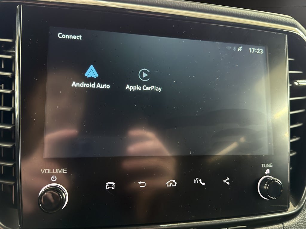 Vehicle Image 25