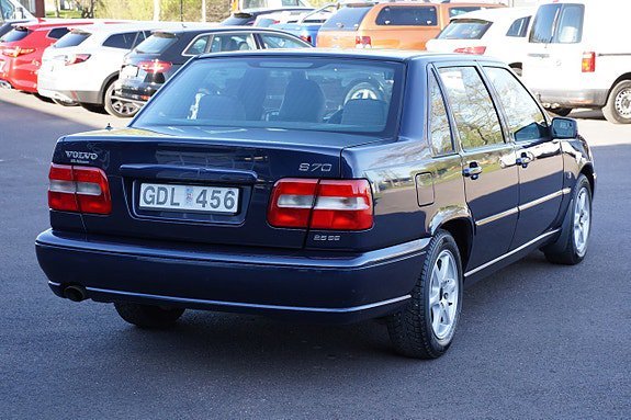 Vehicle Image 25