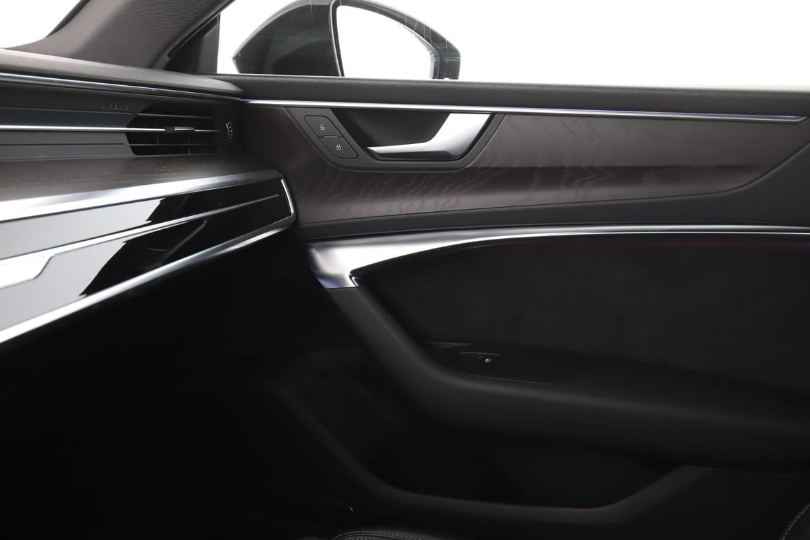 Vehicle Image 30