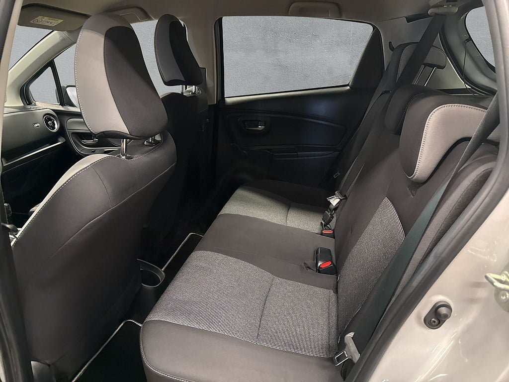 Vehicle Image 12