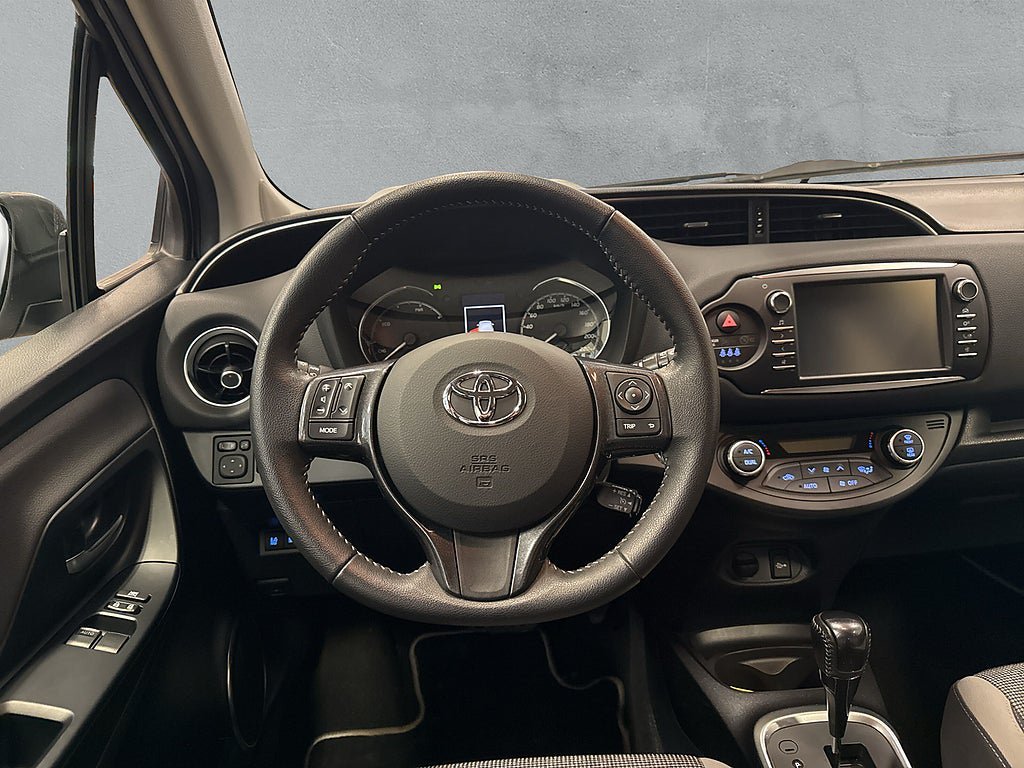 Vehicle Image 15