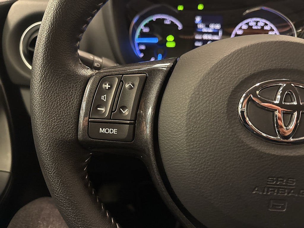 Vehicle Image 16
