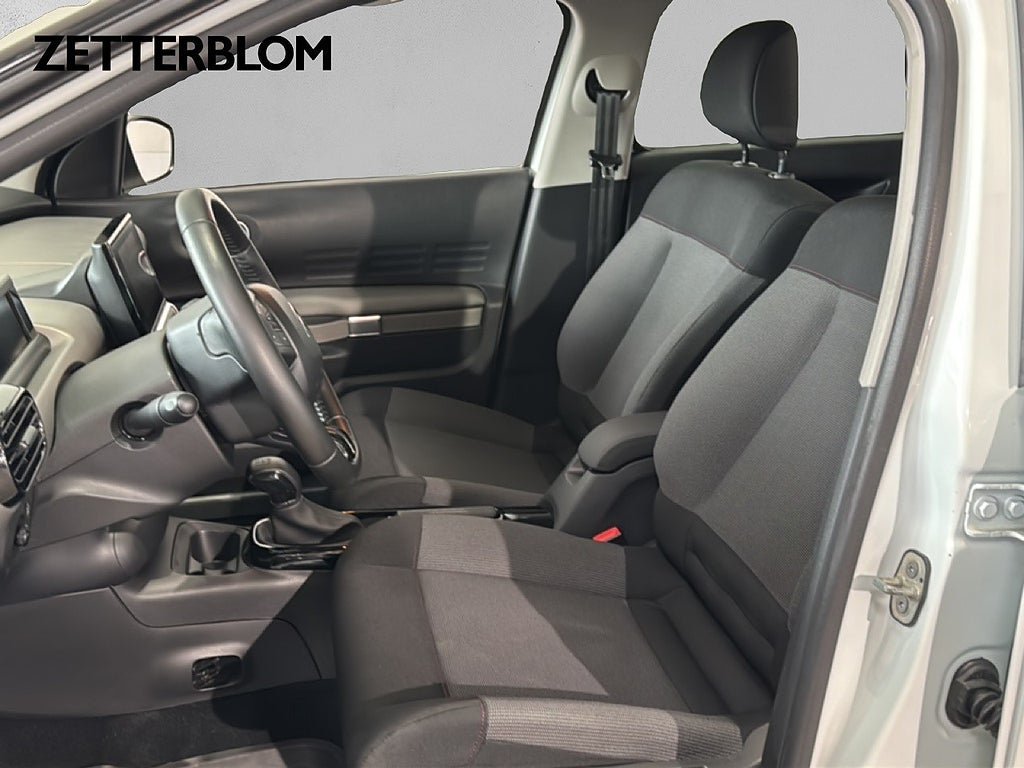 Vehicle Image 7
