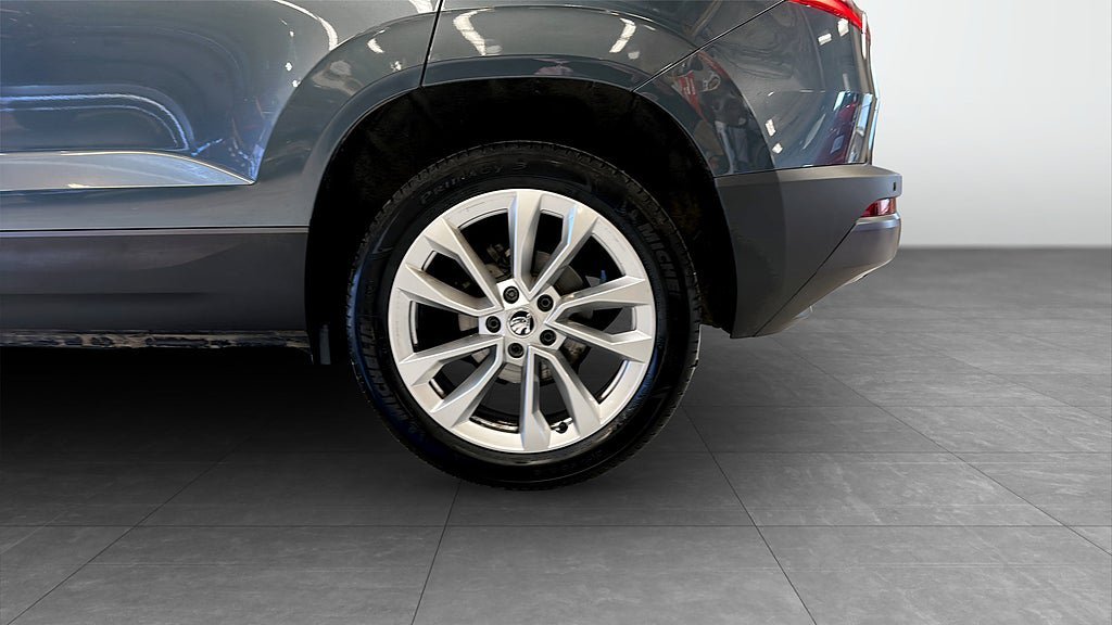 Vehicle Image 6