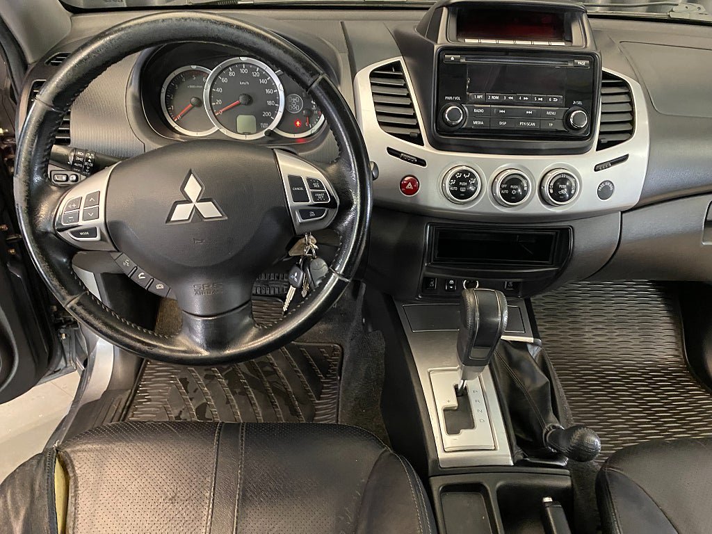 Vehicle Image 10