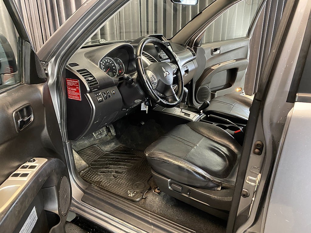 Vehicle Image 14