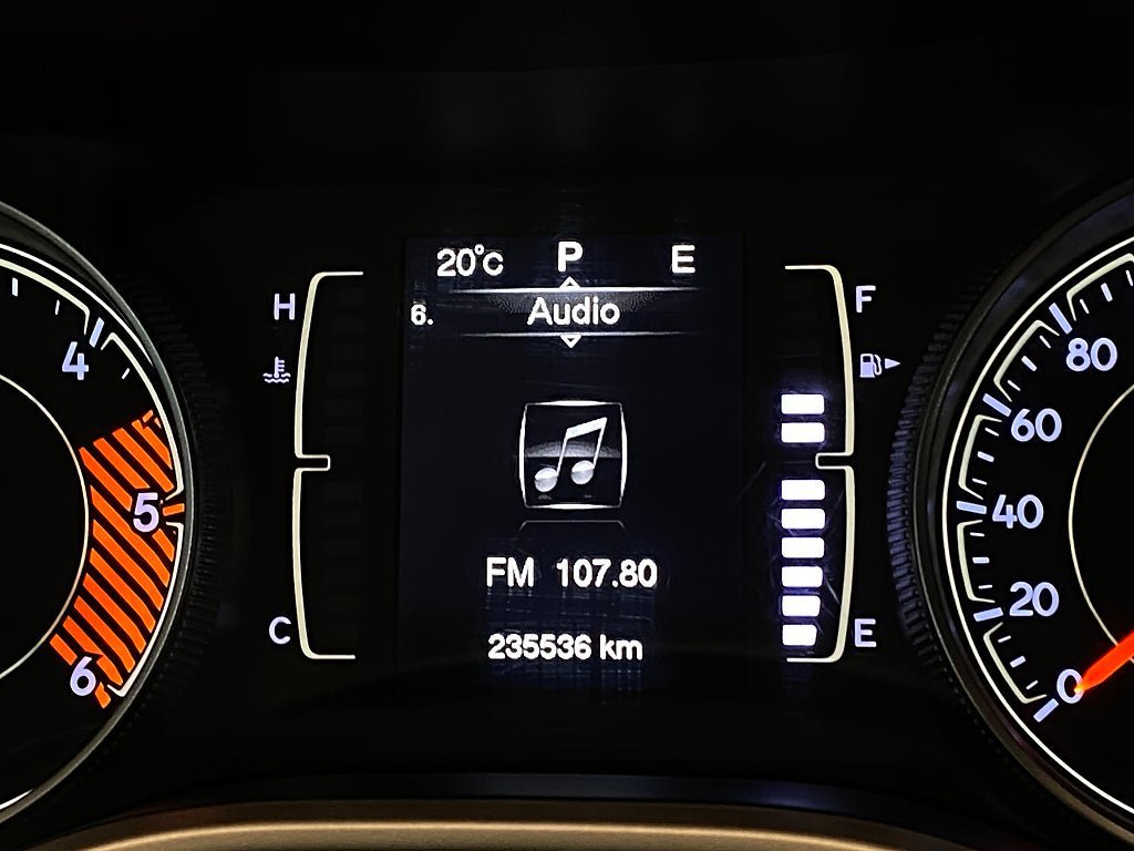 Vehicle Image 25