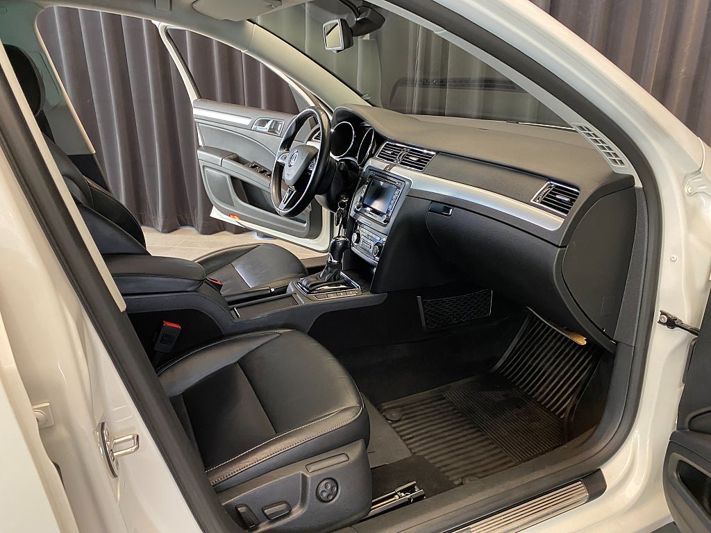 Vehicle Image 22