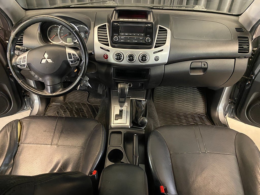 Vehicle Image 28