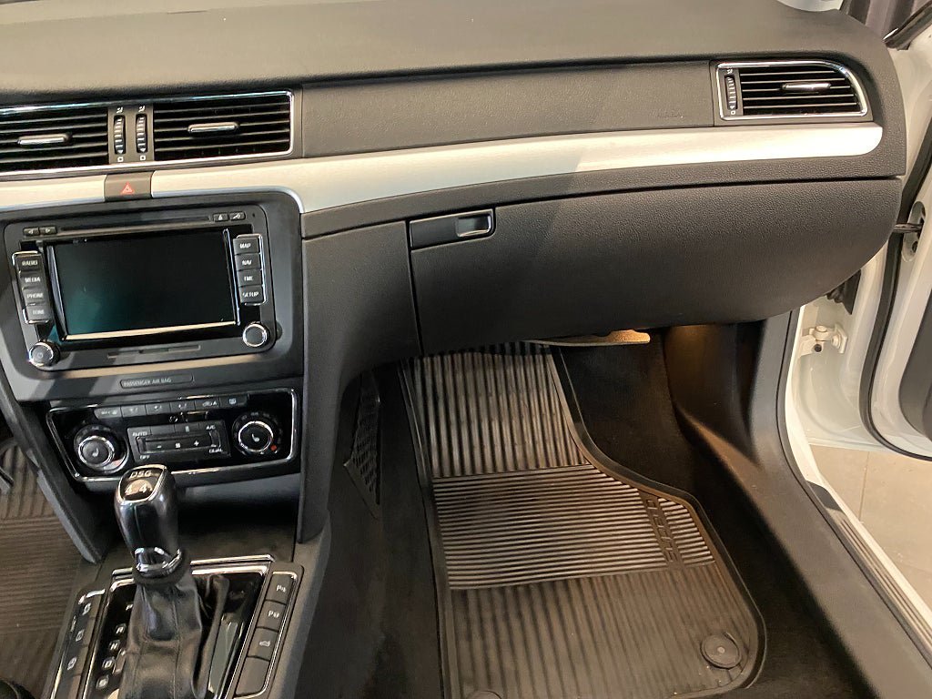 Vehicle Image 28