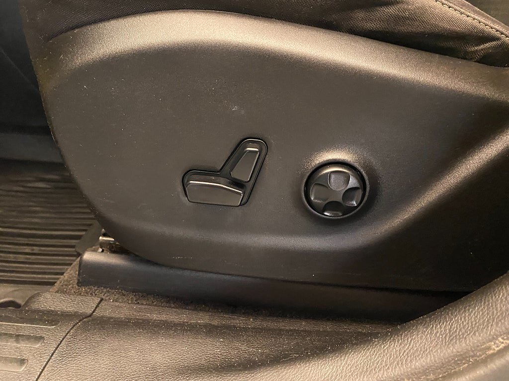 Vehicle Image 33