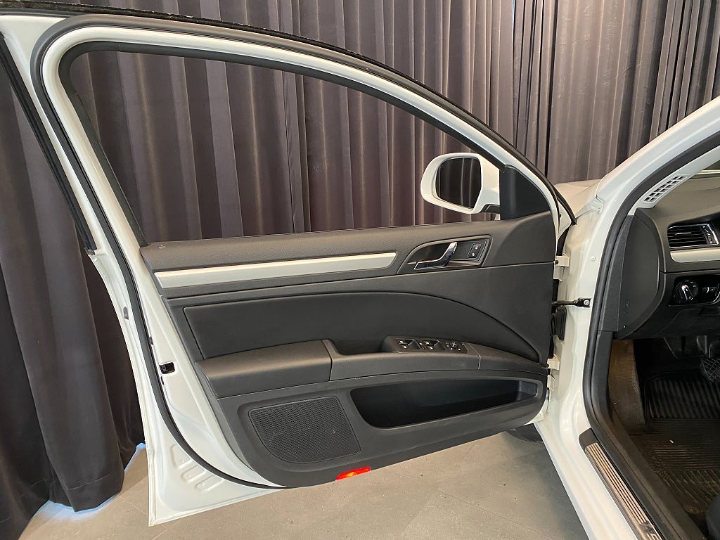 Vehicle Image 30