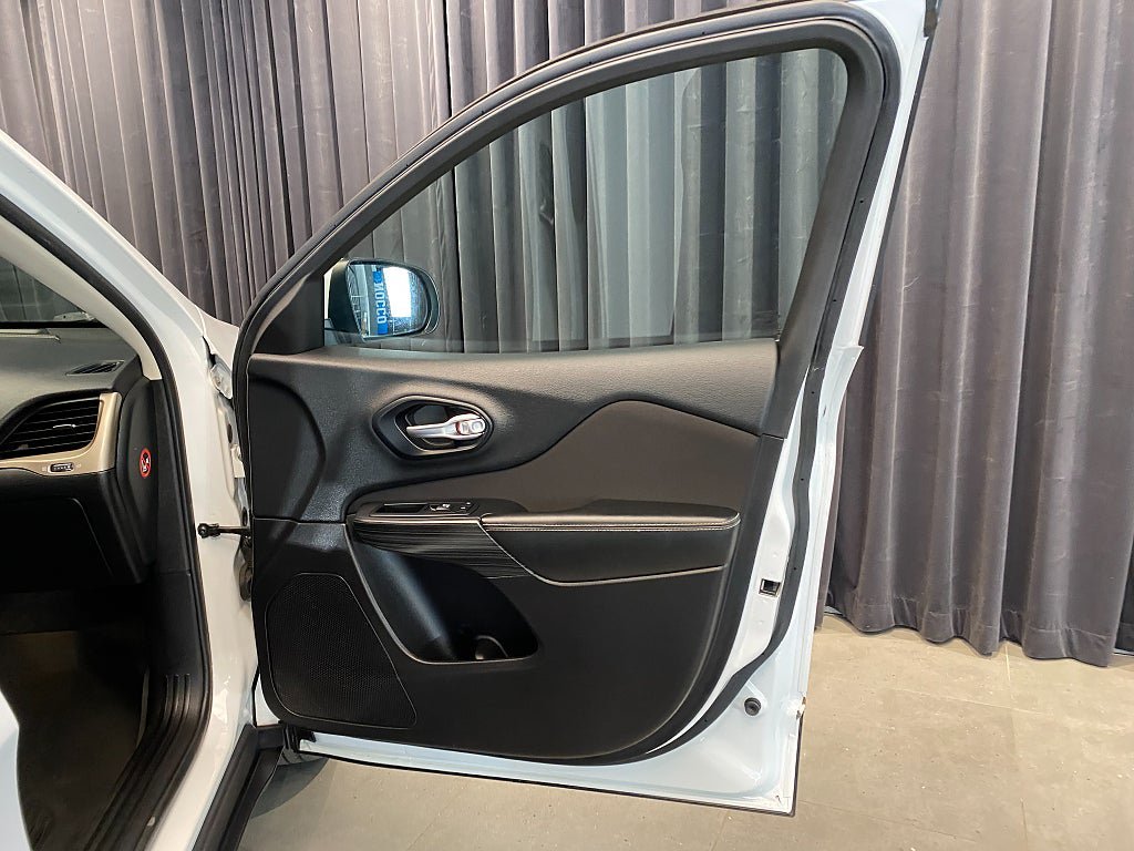 Vehicle Image 35