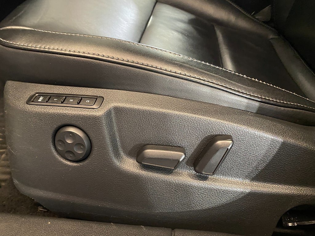 Vehicle Image 33