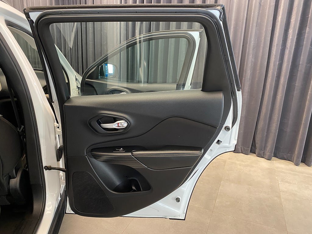 Vehicle Image 37
