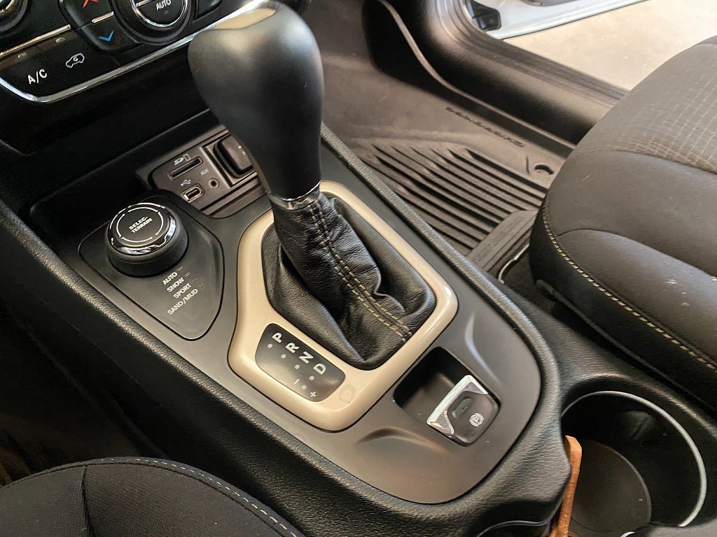 Vehicle Image 43