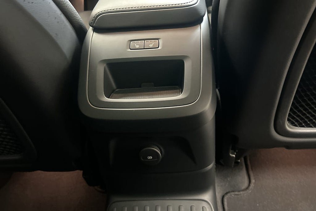 Vehicle Image 32