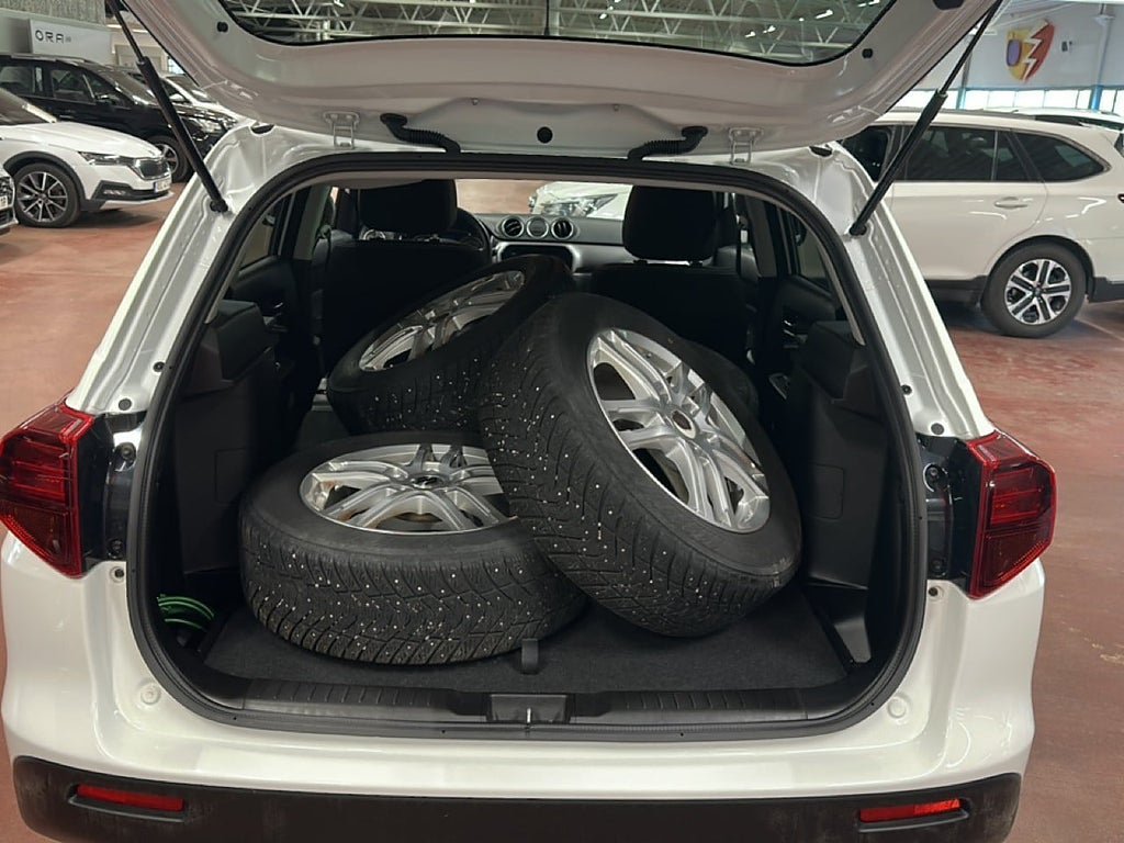 Vehicle Image 9
