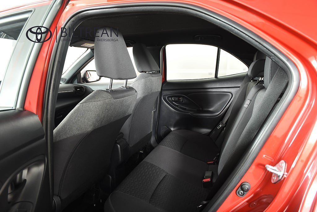 Vehicle Image 6