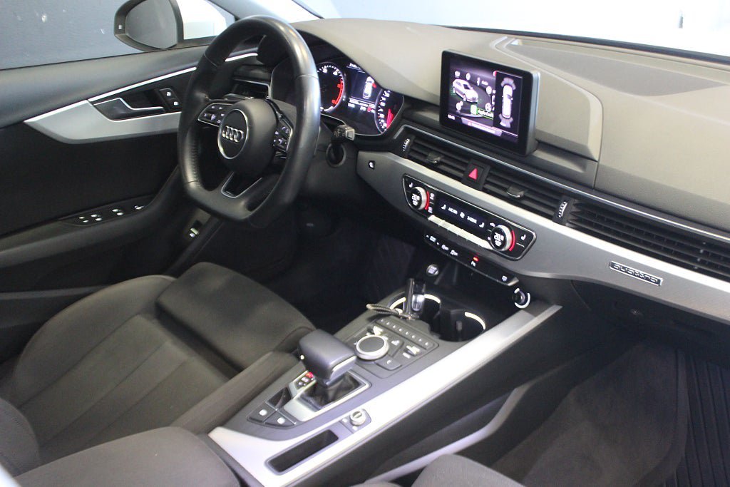 Vehicle Image 14