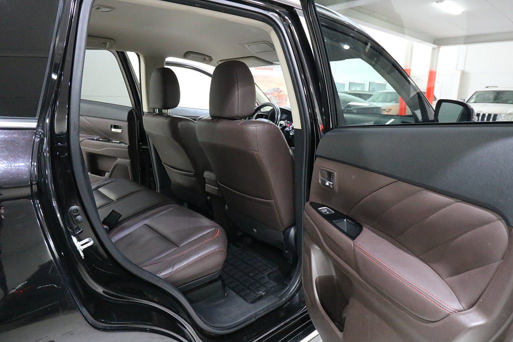Vehicle Image 16
