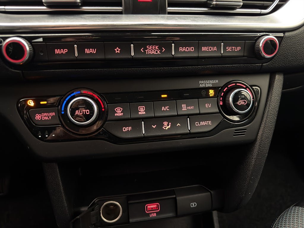 Vehicle Image 25