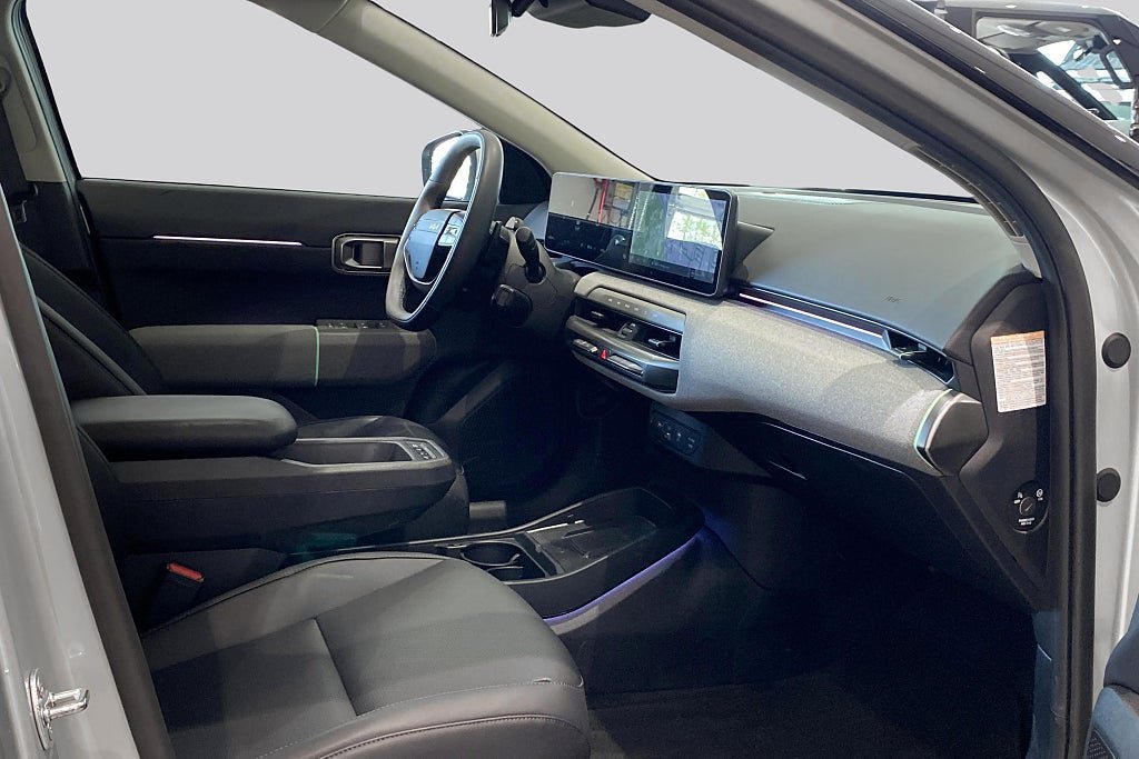 Vehicle Image 13
