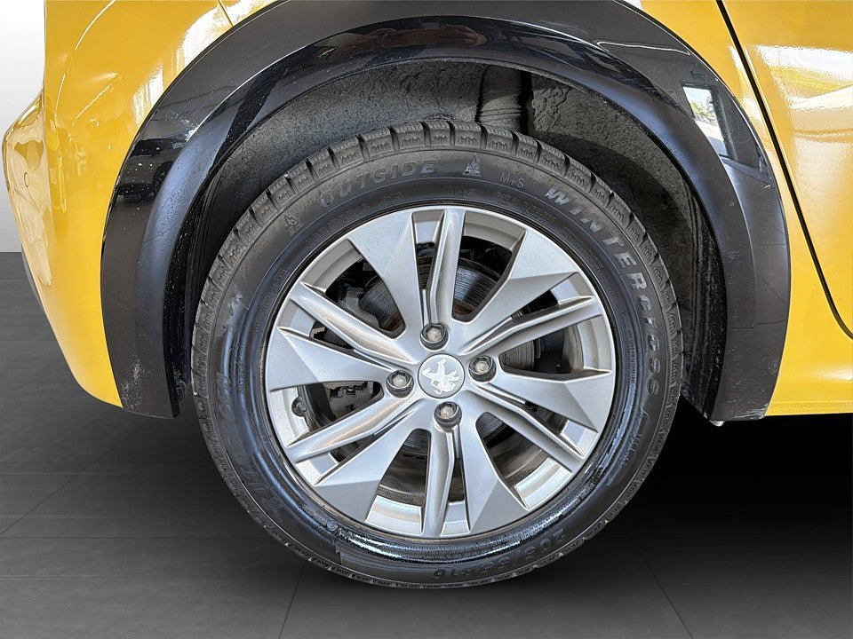 Vehicle Image 14