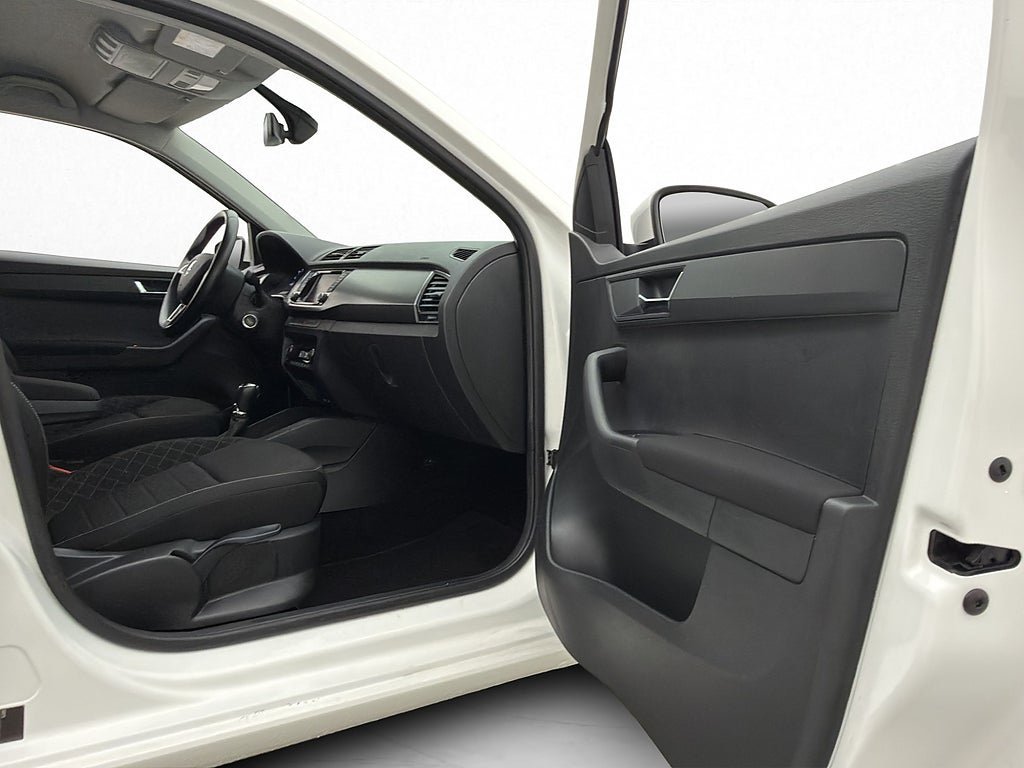Vehicle Image 12