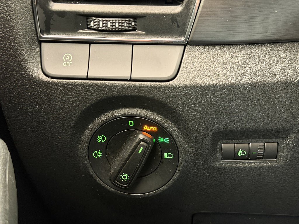 Vehicle Image 28