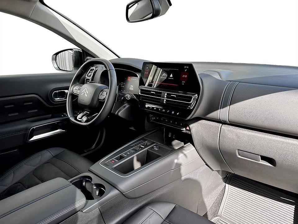 Vehicle Image 13
