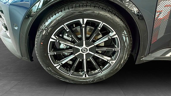 Vehicle Image 9