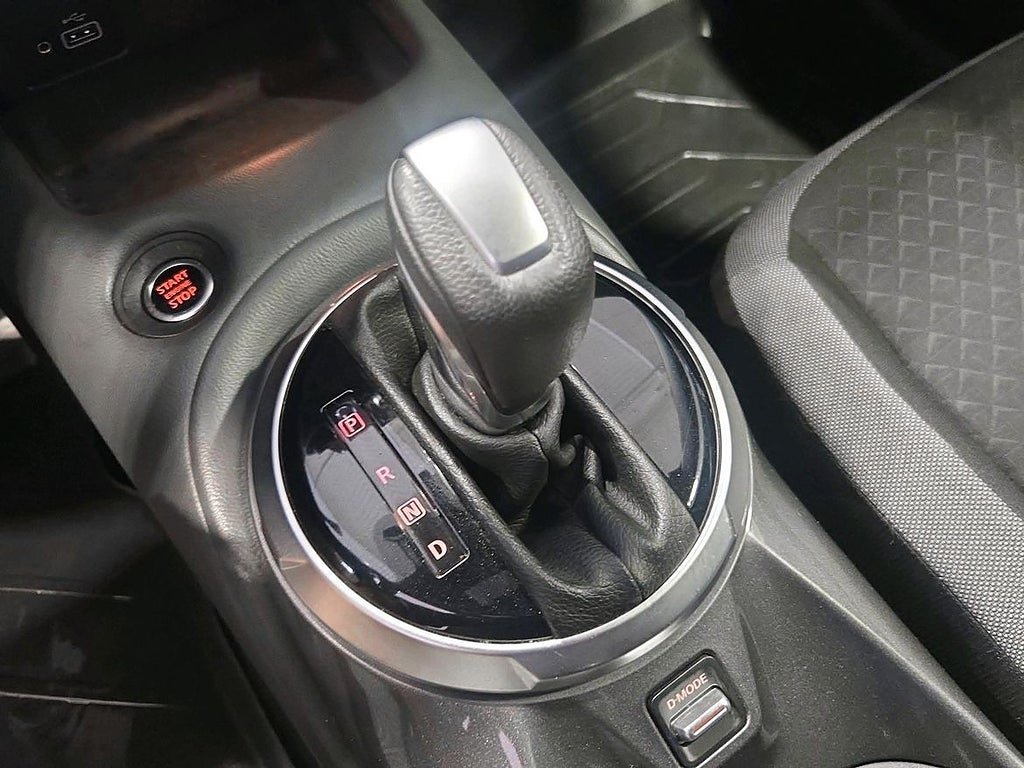 Vehicle Image 17