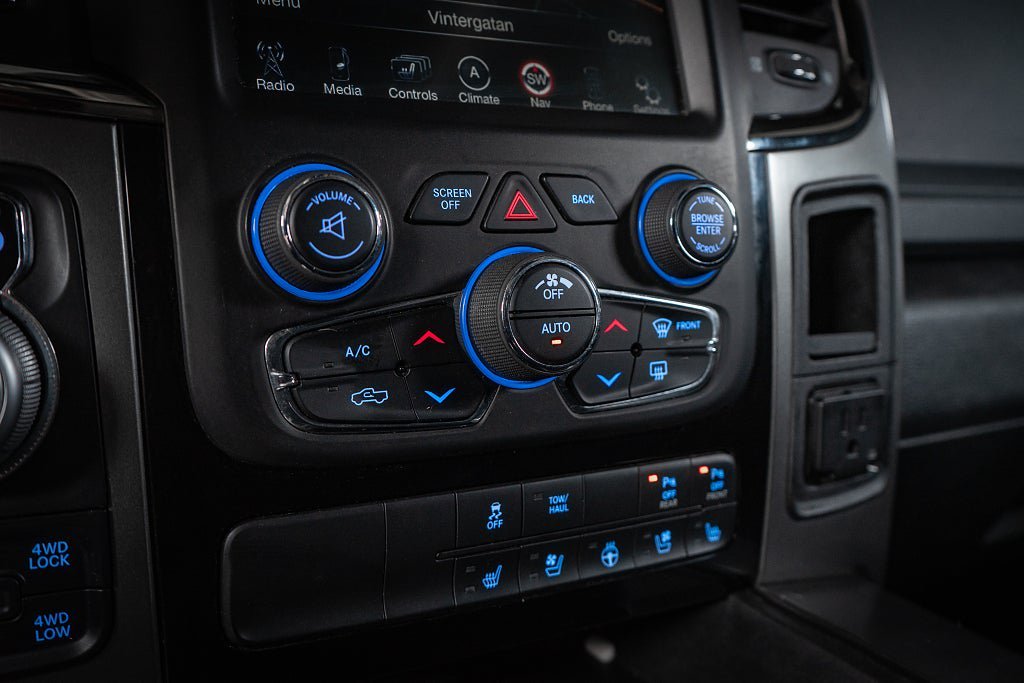 Vehicle Image 25