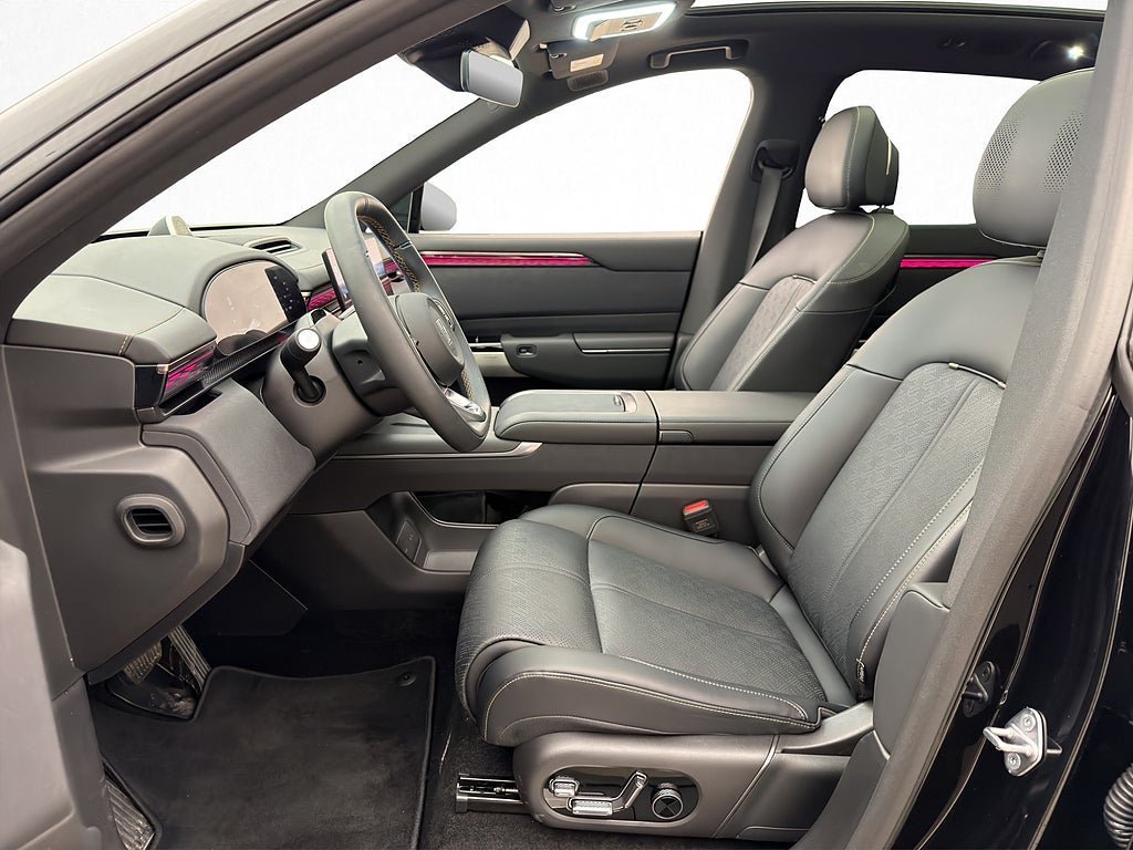 Vehicle Image 37